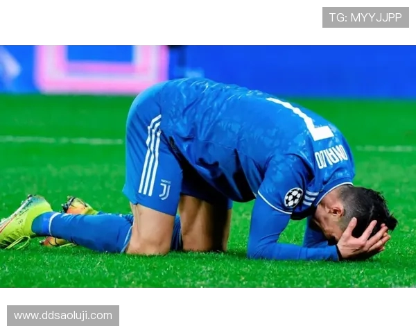 沙媒：杯赛遭淘汰后C罗愤怒离场直奔更衣室展现不满情绪